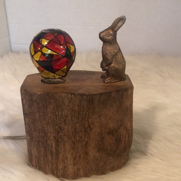 Bunny on Wood Stump Lamp including Stained Glass Bulb - Picture 4 of 7